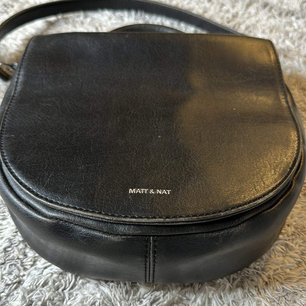 Matt & Nat CHARLIE Vegan Crossbody Bag black half moon chunky zipper